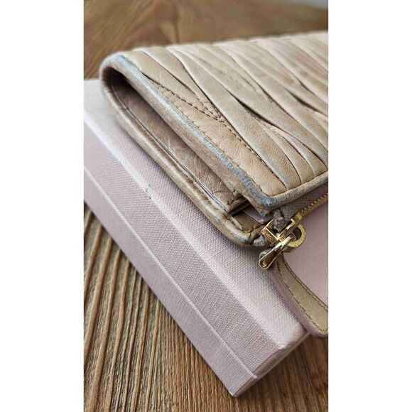 Miu Miu Beige Matelassé Wallet - Picture 5 of 13